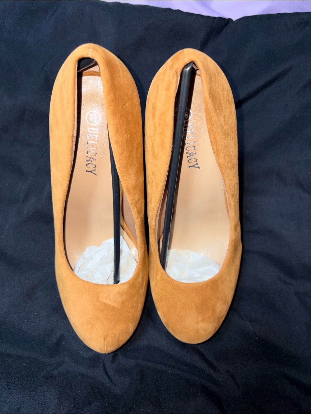 Delicacy Suede Round-Toe Pumps in Camel